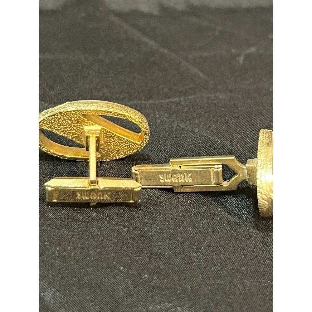 Swank Gold Tone Ruby Red Lucite Cufflinks Cuff Links‎